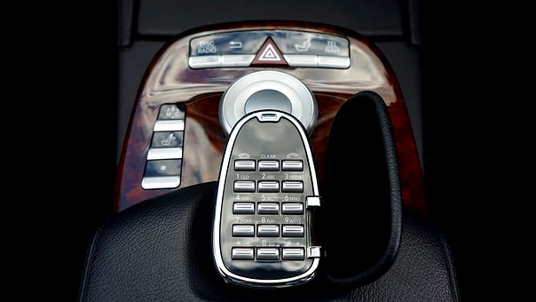 Comment fonctionne une voiture connectée?